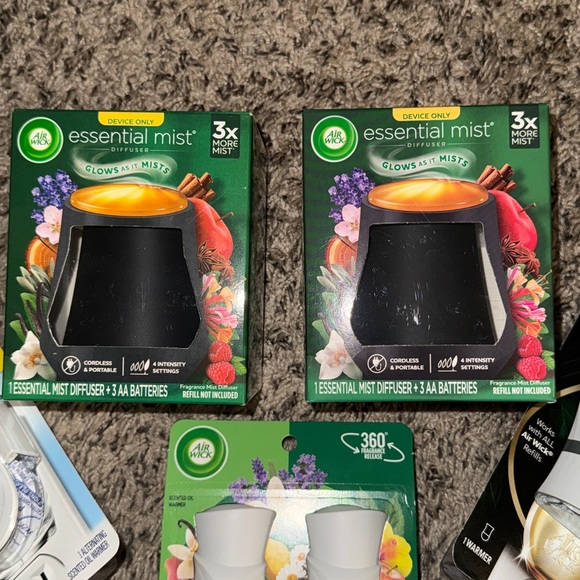 Lot of Various Plug-in Warmers & Oil Diffusers — New in Packaging - Picture 3 of 5